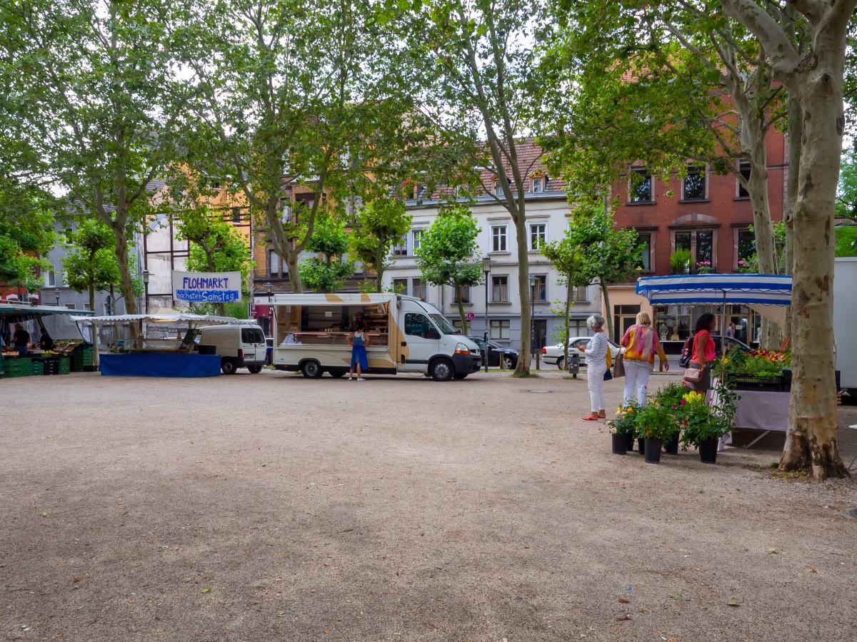 Flohmarkt am Max-Ophüls-Platz Saarbrücken – regionale Stände, frische Produkte und Stadtleben erleben
